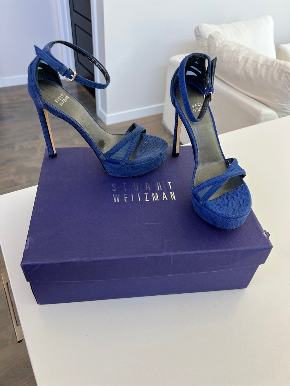 Stuart Weitzman tizyou ultramar goose bump blue open toe platform heels sandals